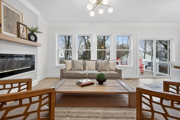 $1,495,900 | 8 Dobbins Street, Waltham, MA 02451