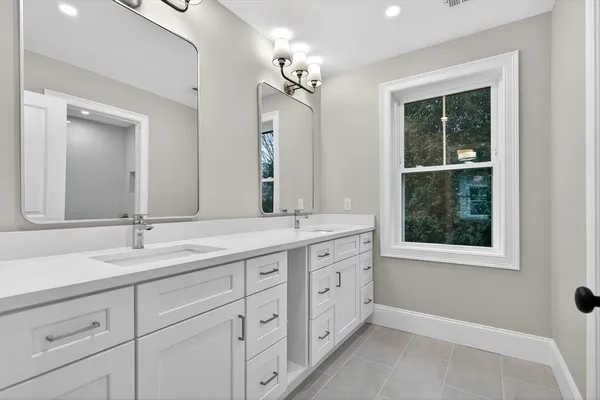 $1,495,900 | 8 Dobbins Street, Waltham, MA 02451