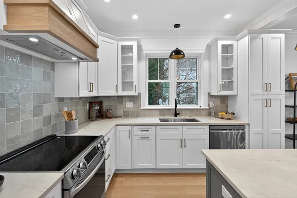 $1,495,900 | 8 Dobbins Street, Waltham, MA 02451