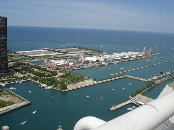 $2,350 | 195 North Harbor Drive, Unit 207, Chicago, IL 60601