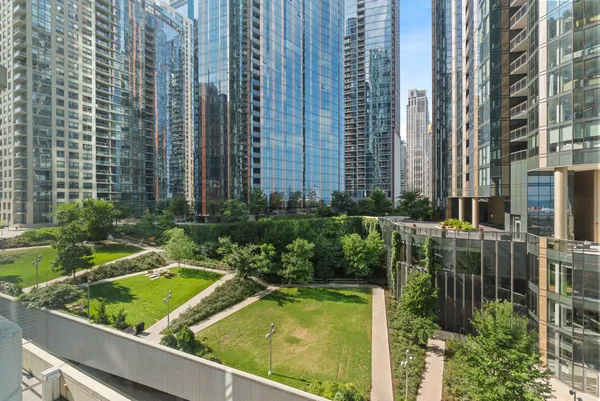 $2,350 | 195 North Harbor Drive, Unit 207, Chicago, IL 60601
