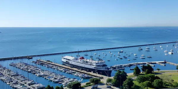 $2,350 | 195 North Harbor Drive, Unit 207, Chicago, IL 60601