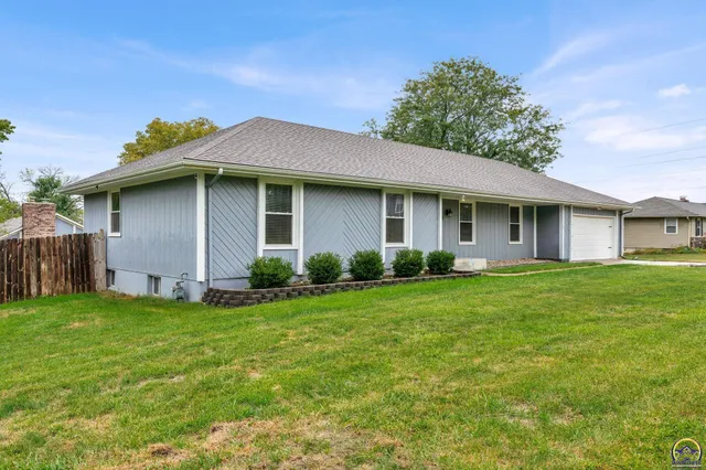 $315,000 | 2205 Northwest Kendall Drive, Topeka, KS 66618