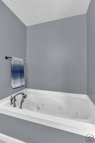 $315,000 | 2205 Northwest Kendall Drive, Topeka, KS 66618