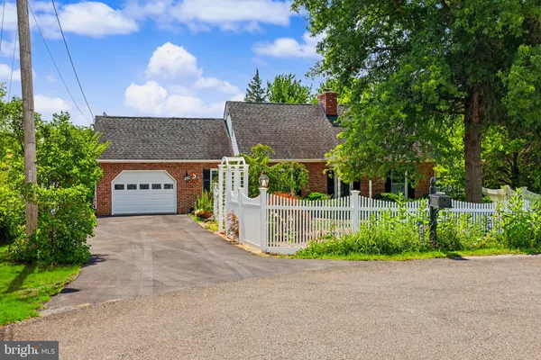 $420,000 | 2105 Shawn Drive, Middletown, VA 22645