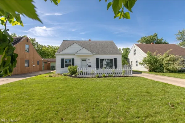 $165,000 | 26890 Drakefield Avenue, Euclid, OH 44132
