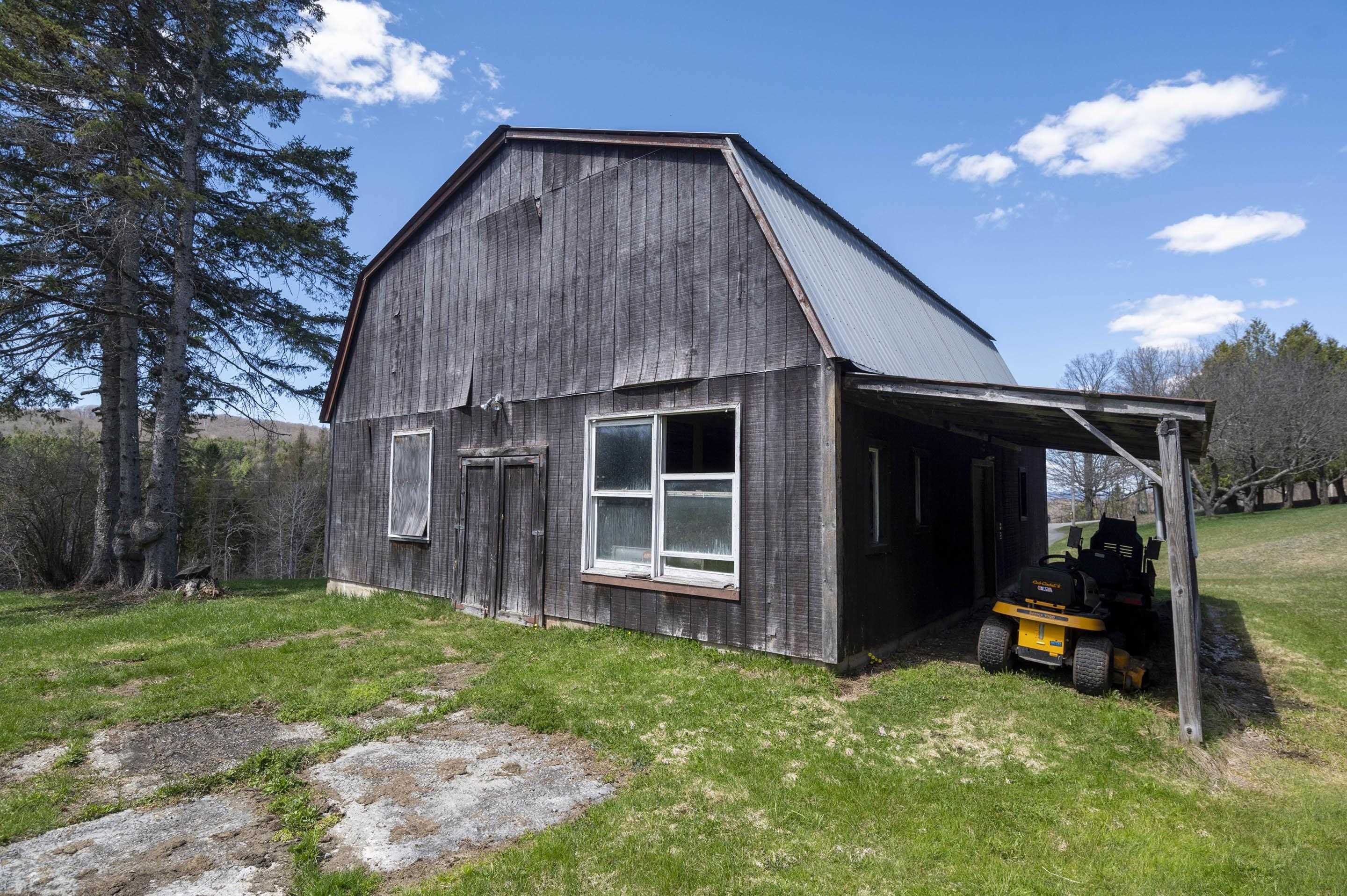 246 Gray Road Plainfield, VT 05667 - Photo 3 of 56