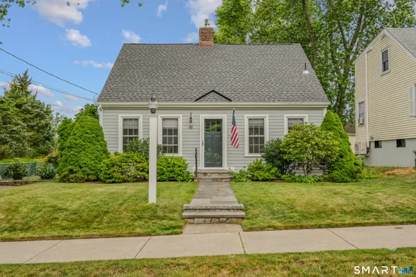 $950,000 | 181 Ocean View Avenue, Groton, CT 06355