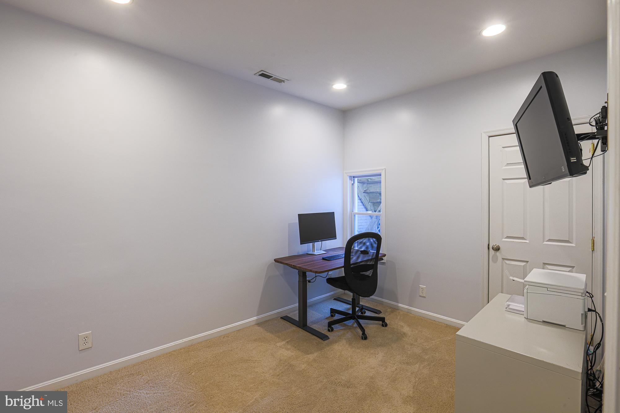 1613 South Charles Street Baltimore, MD 21230 - Photo 31 of 47 Bedroom