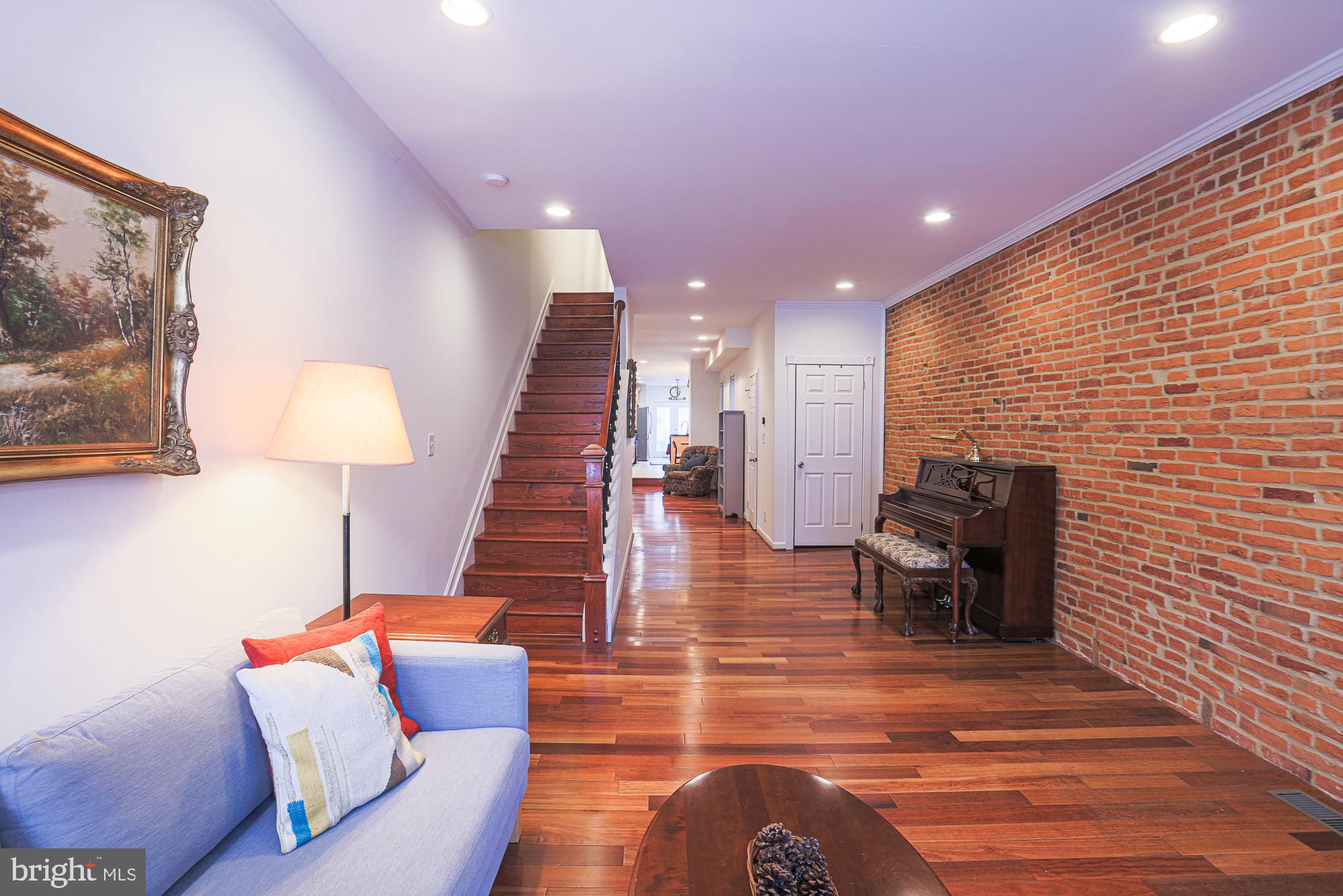 1613 South Charles Street Baltimore, MD 21230 - Photo 5 of 47 Living Room