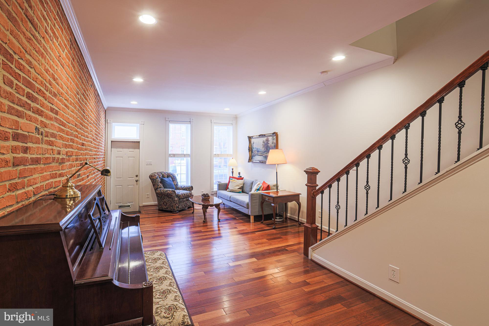 1613 South Charles Street Baltimore, MD 21230 - Photo 7 of 47 Living Room