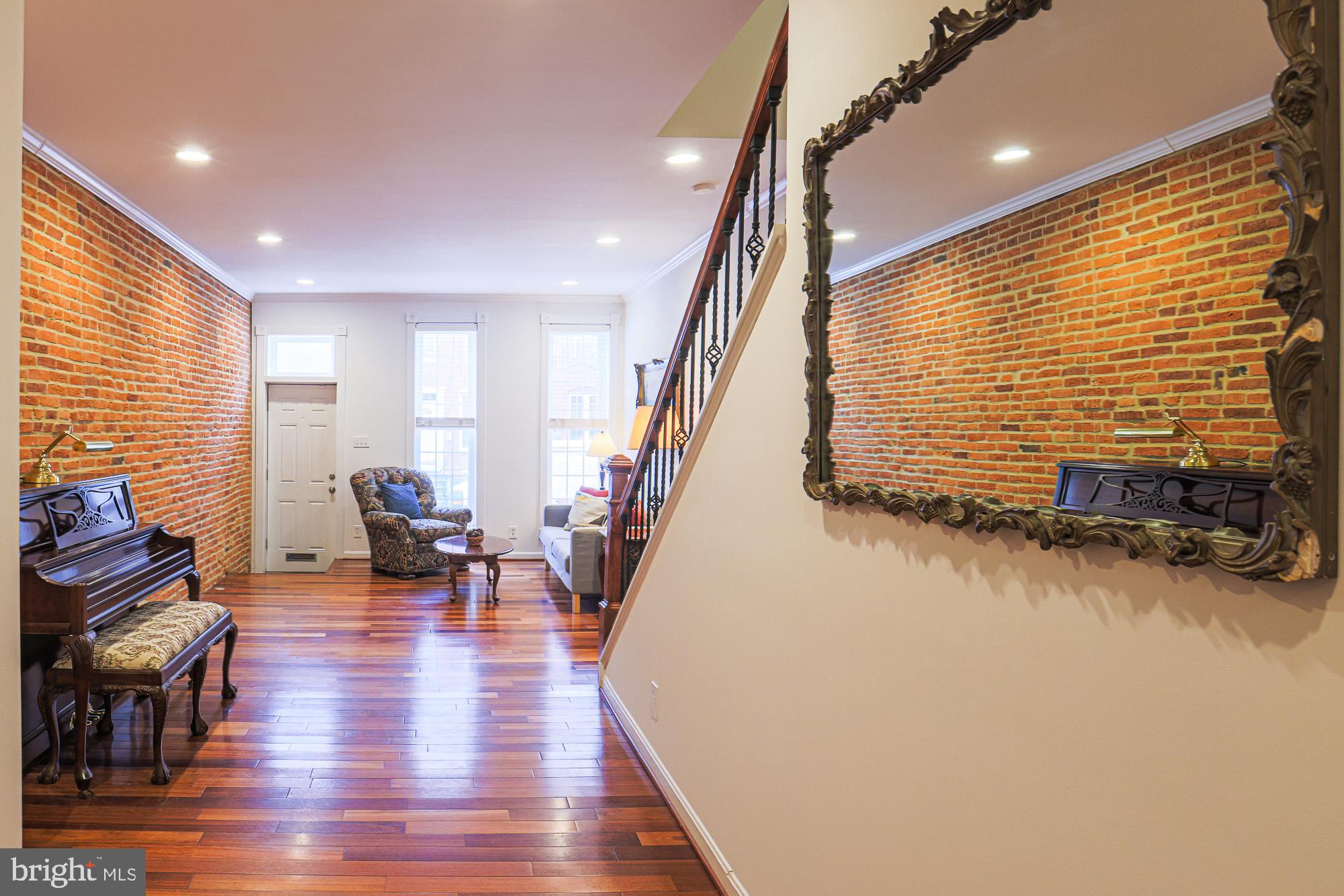 1613 South Charles Street Baltimore, MD 21230 - Photo 9 of 47 Living Room