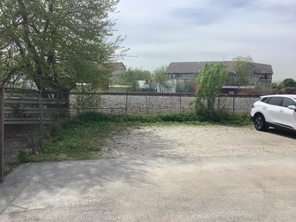 $1,000 | 4545 SW Highway, Oak Lawn, IL 60453