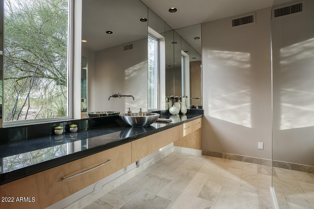 9216 East Jomax Road Scottsdale, AZ 85262 - Photo 23 of 41 Powder Bath