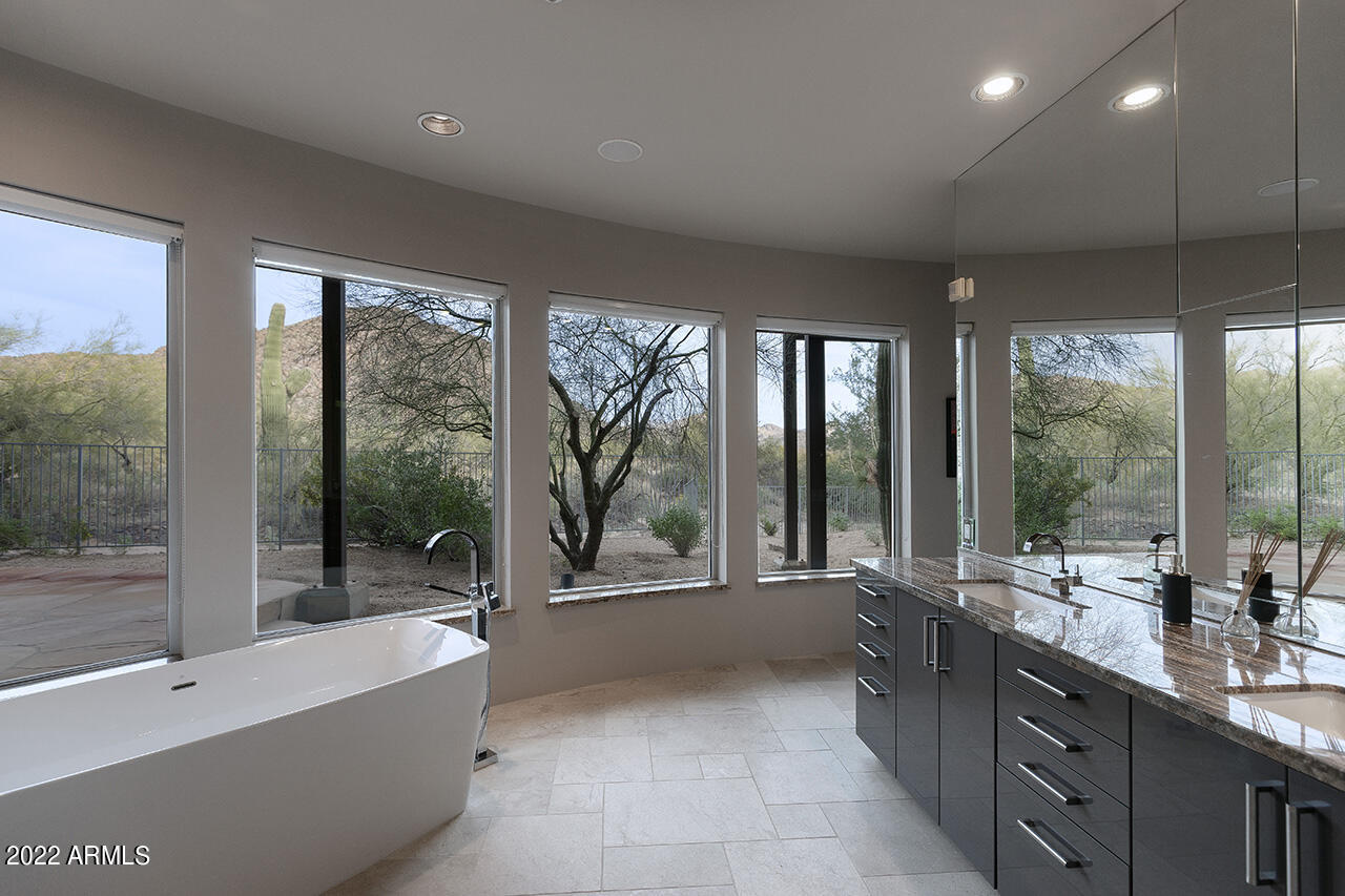 9216 East Jomax Road Scottsdale, AZ 85262 - Photo 31 of 41 Secondary Bath