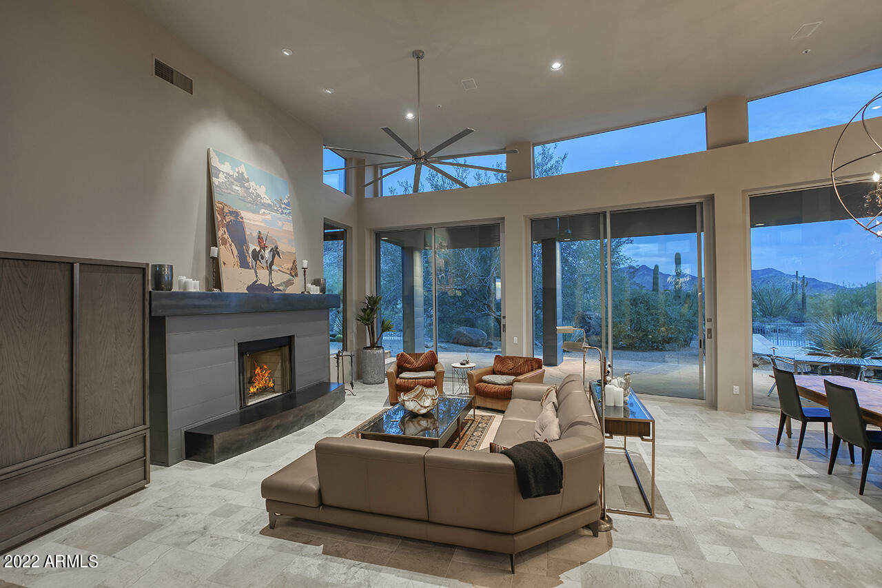9216 East Jomax Road Scottsdale, AZ 85262 - Photo 9 of 41 Living