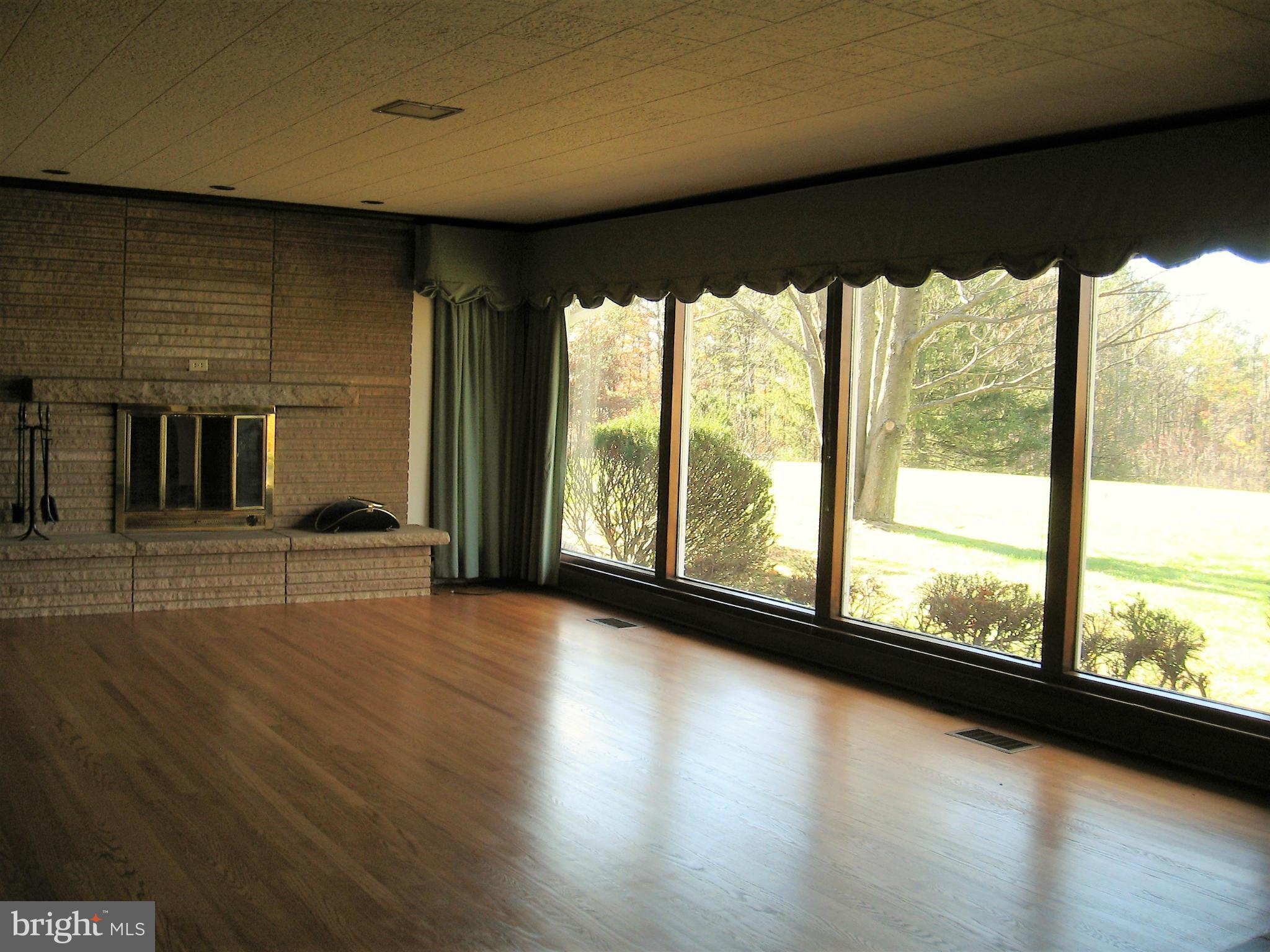 210 Grove Heights Road Berkeley Springs, WV 25411 - Photo 12 of 30 Living Room