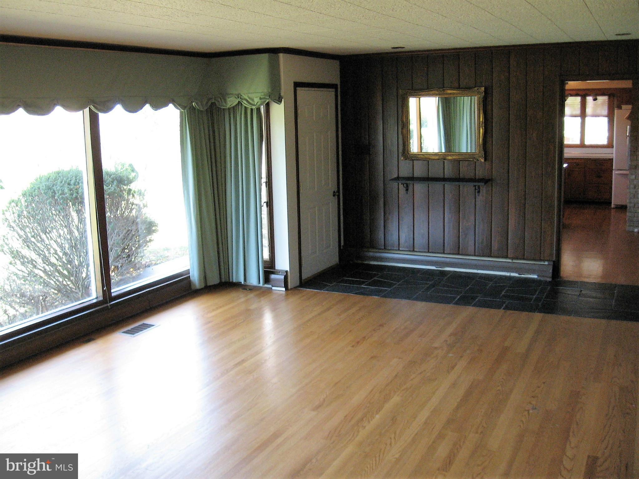 210 Grove Heights Road Berkeley Springs, WV 25411 - Photo 13 of 30 Living Room