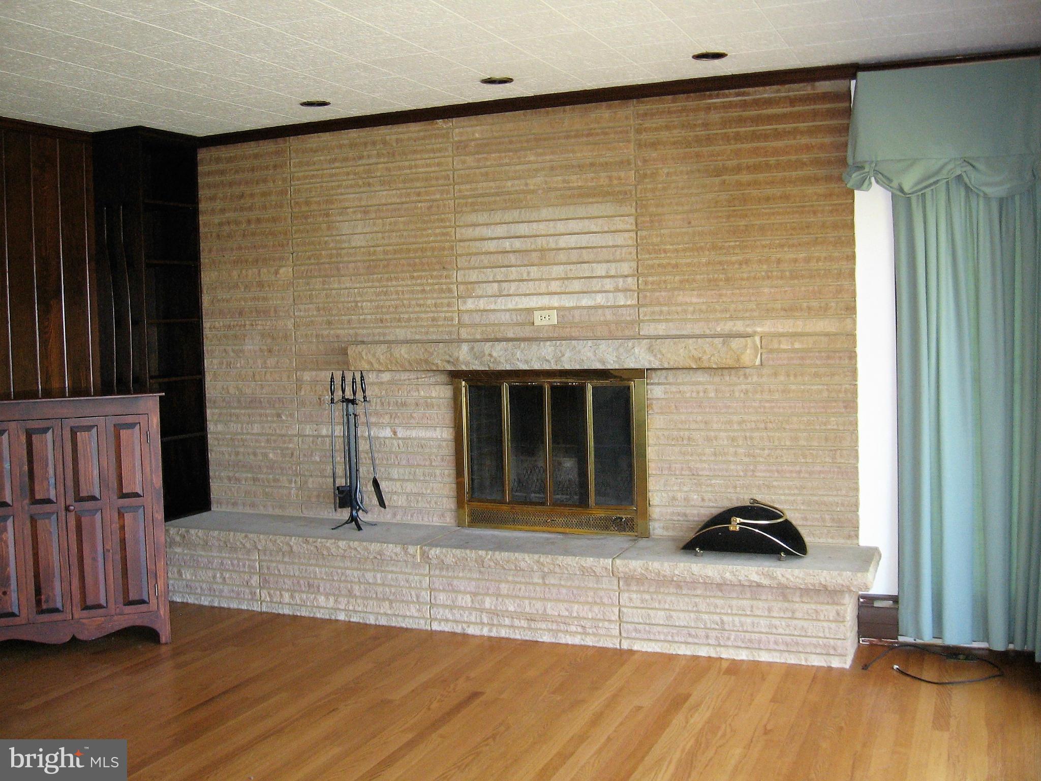 210 Grove Heights Road Berkeley Springs, WV 25411 - Photo 14 of 30 Living Room