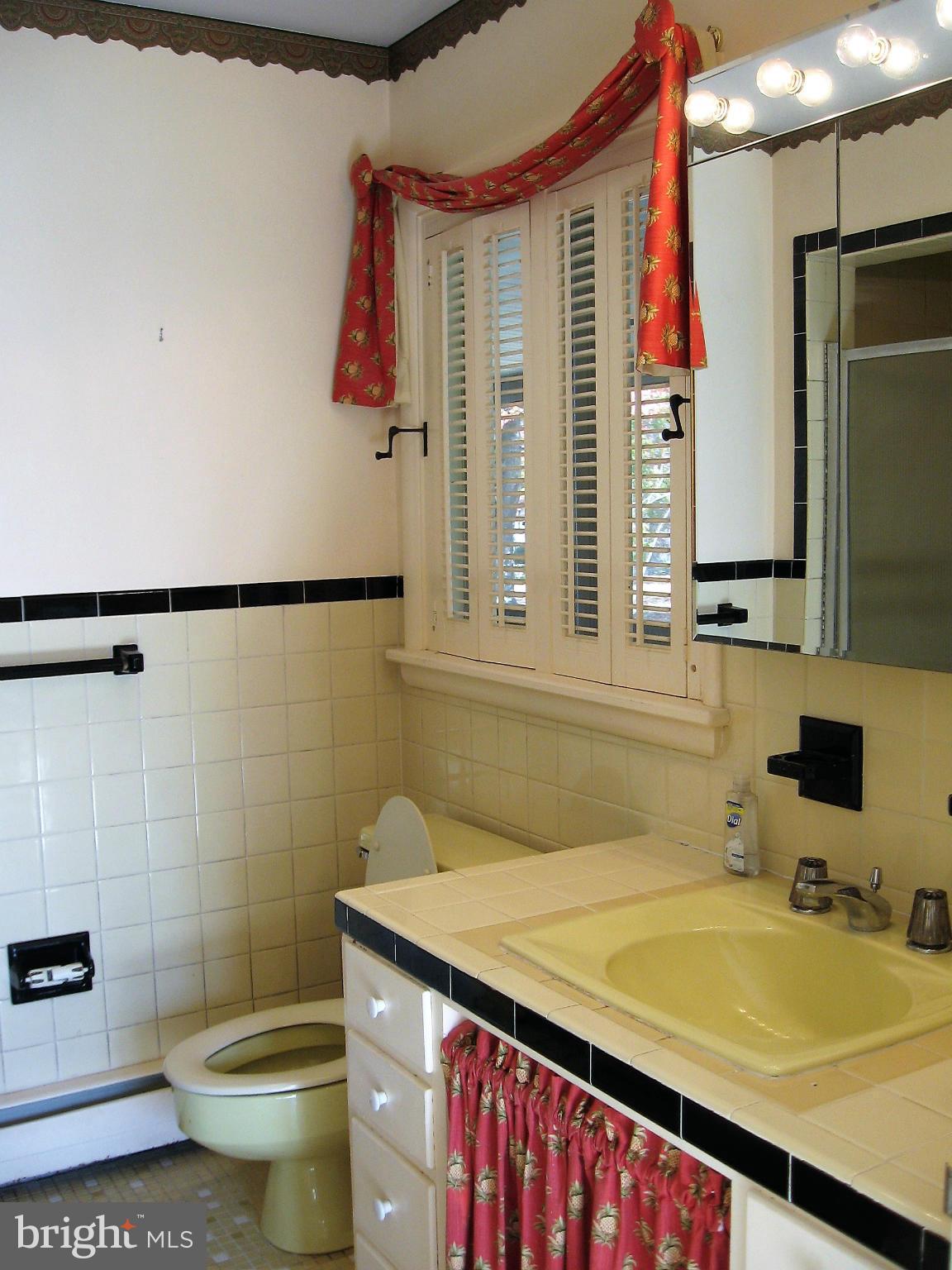 210 Grove Heights Road Berkeley Springs, WV 25411 - Photo 24 of 30 Bath (Master)
