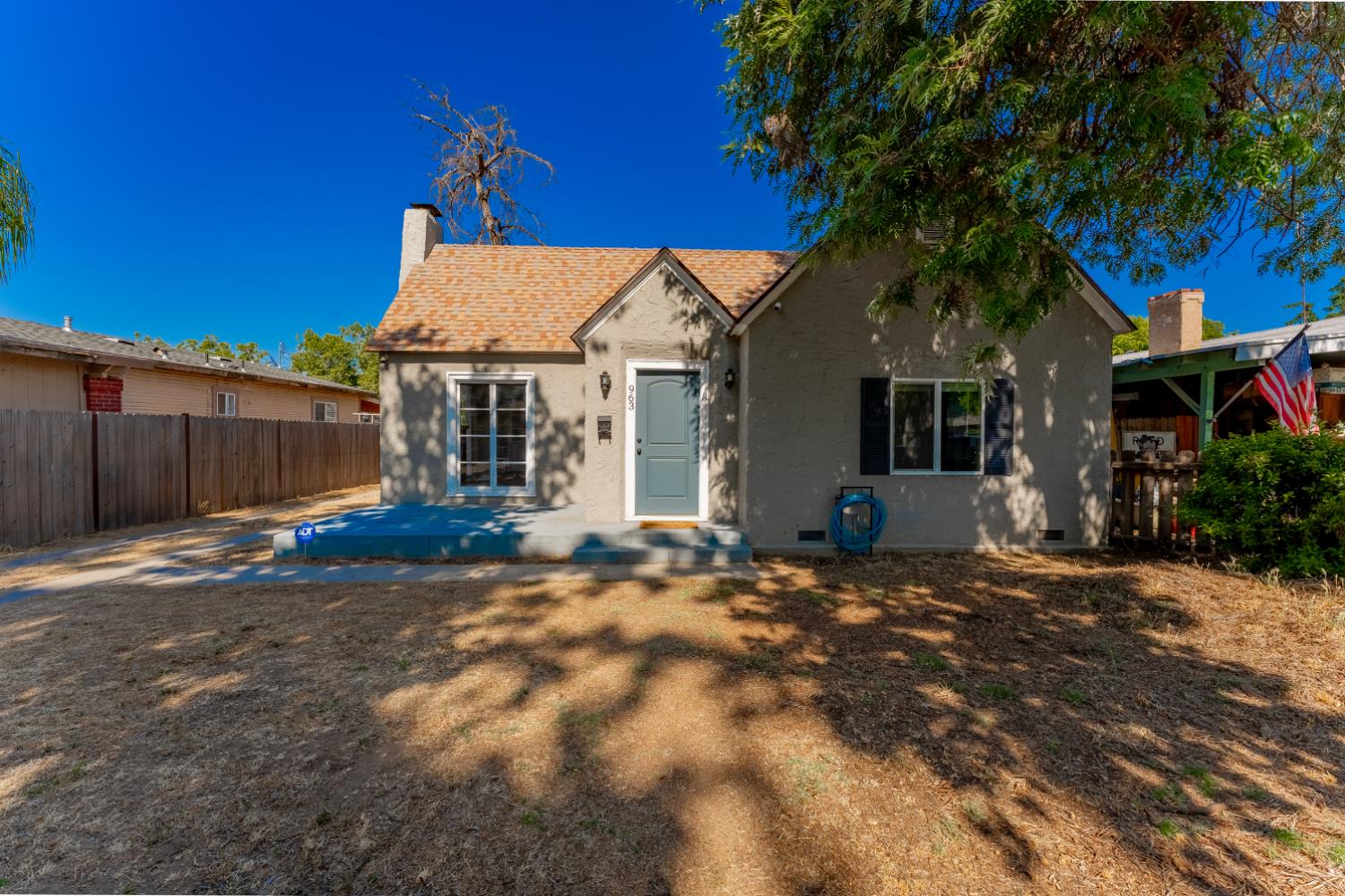 963 North Arthur Avenue Fresno, CA 93728 - Photo 2 of 26 a view of a house with a yard and tree