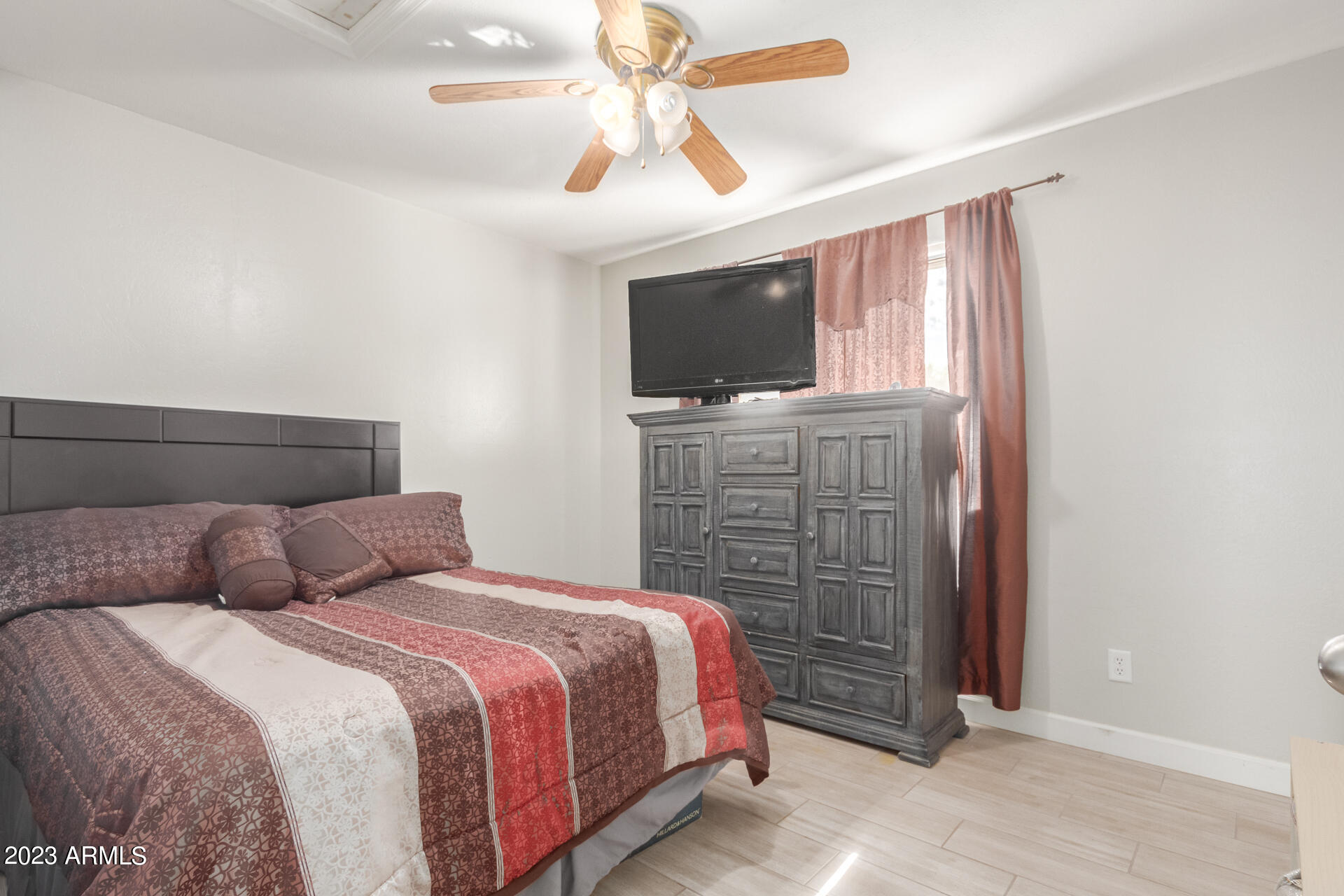 6431 West Lawrence Road Glendale, AZ 85301 - Photo 20 of 37 0024-24 - Lawrence
