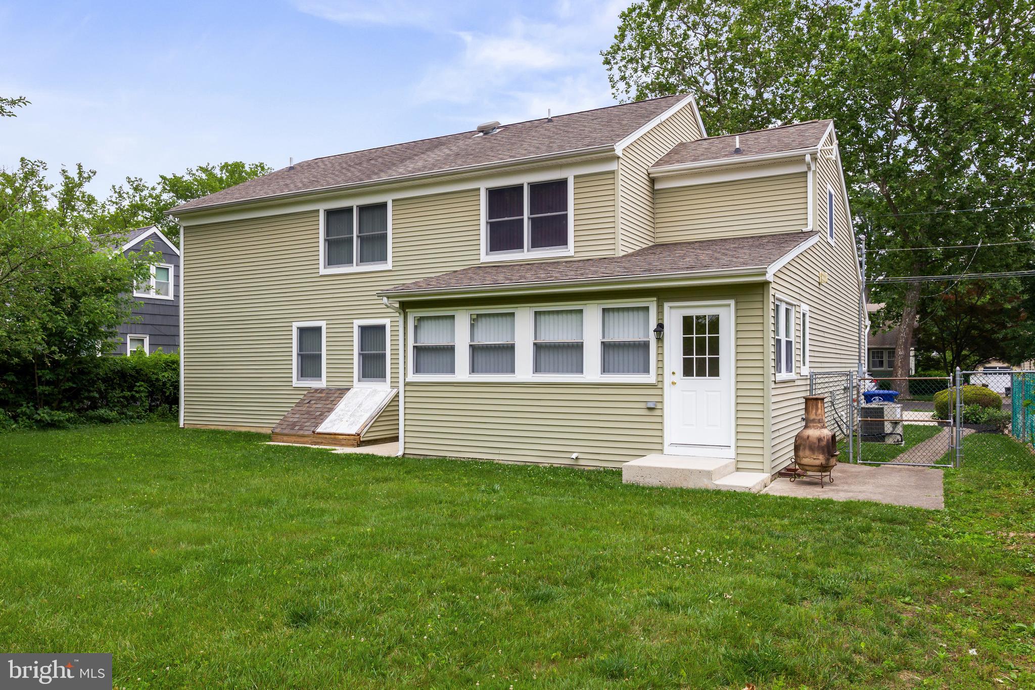 310 South Washington Avenue Moorestown, NJ 08057 - Photo 33 of 37 a house view with a garden space