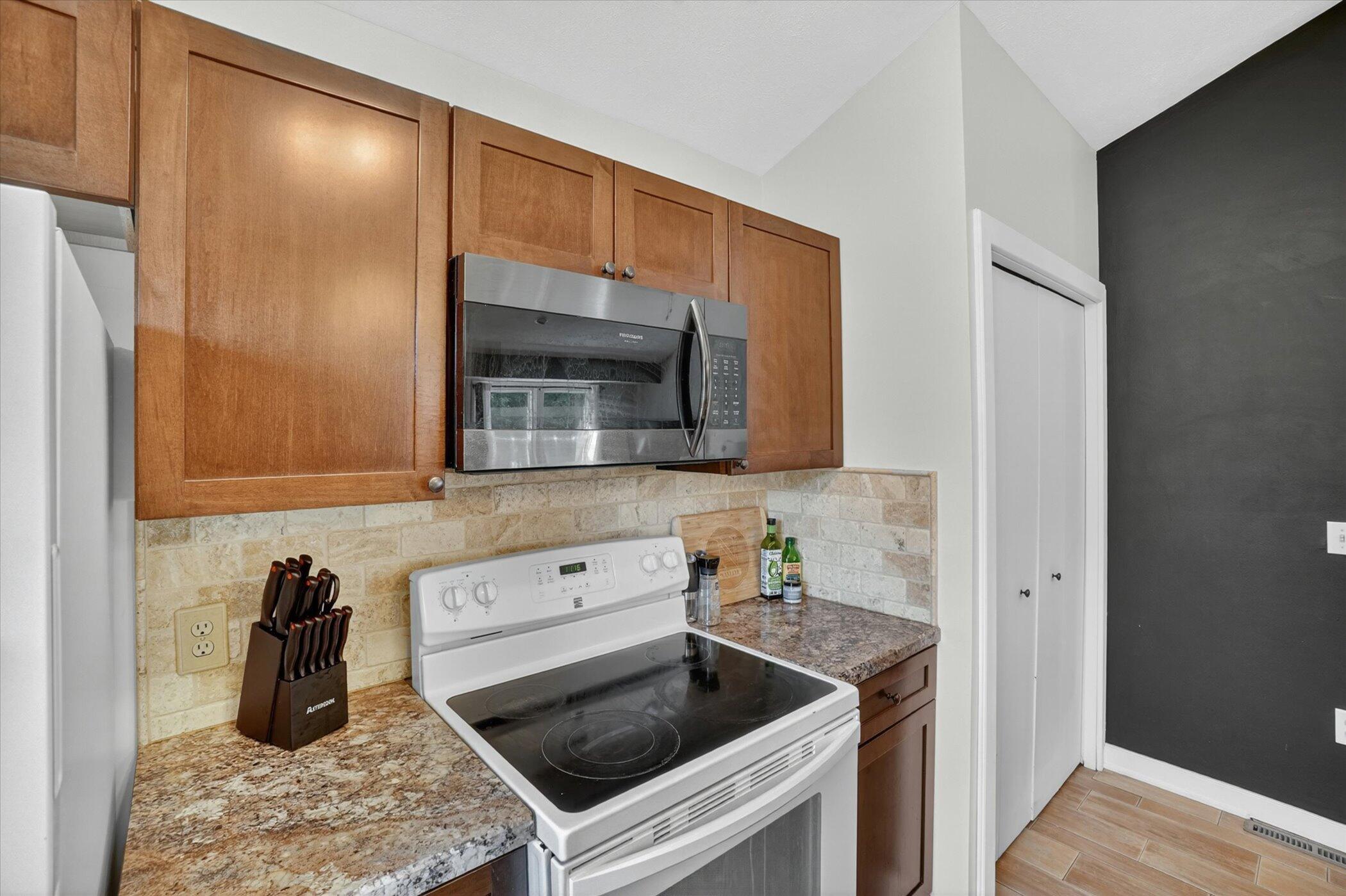 11353 River Ridge Drive, Unit 19 Allendale, MI 49401 - Photo 20 of 36 20-11353-River-Ridge-Dr-Windowstill