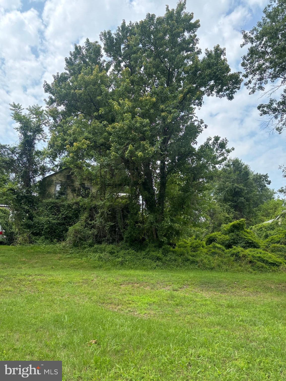 Front angle of 5808 Race Rd.