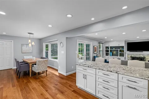 $630,000 | 647 Waterford Ridge Drive, Ballwin, MO 63021