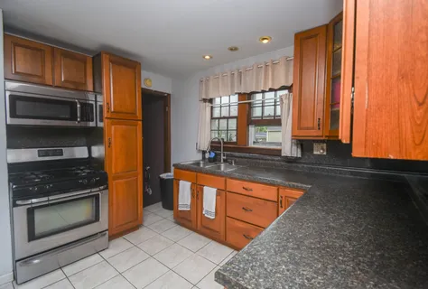 $195,000 | 613 North Frolic Avenue, Waukegan, IL 60085