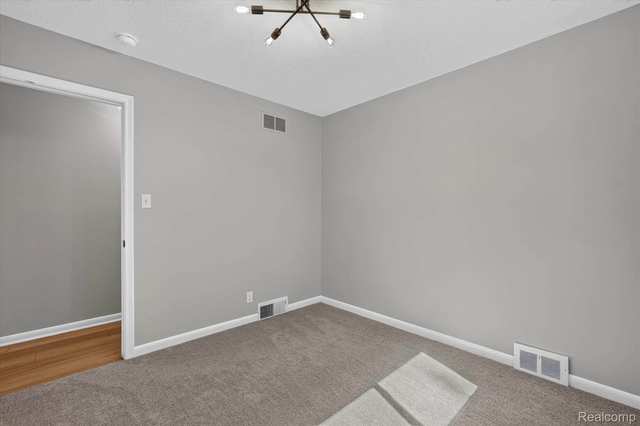1149 Parallel Street Fenton, MI 48430 - Photo 21 of 34 21-Bedroom 2.jpg