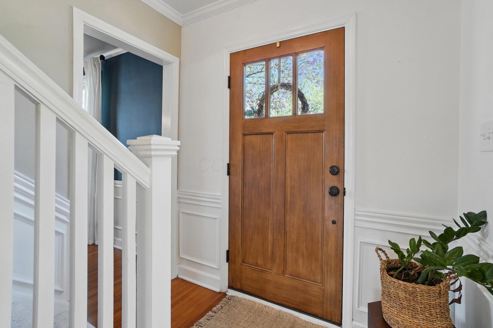 1611 Grenoble Road Columbus, OH 43221 - Photo 7 of 54 Foyer