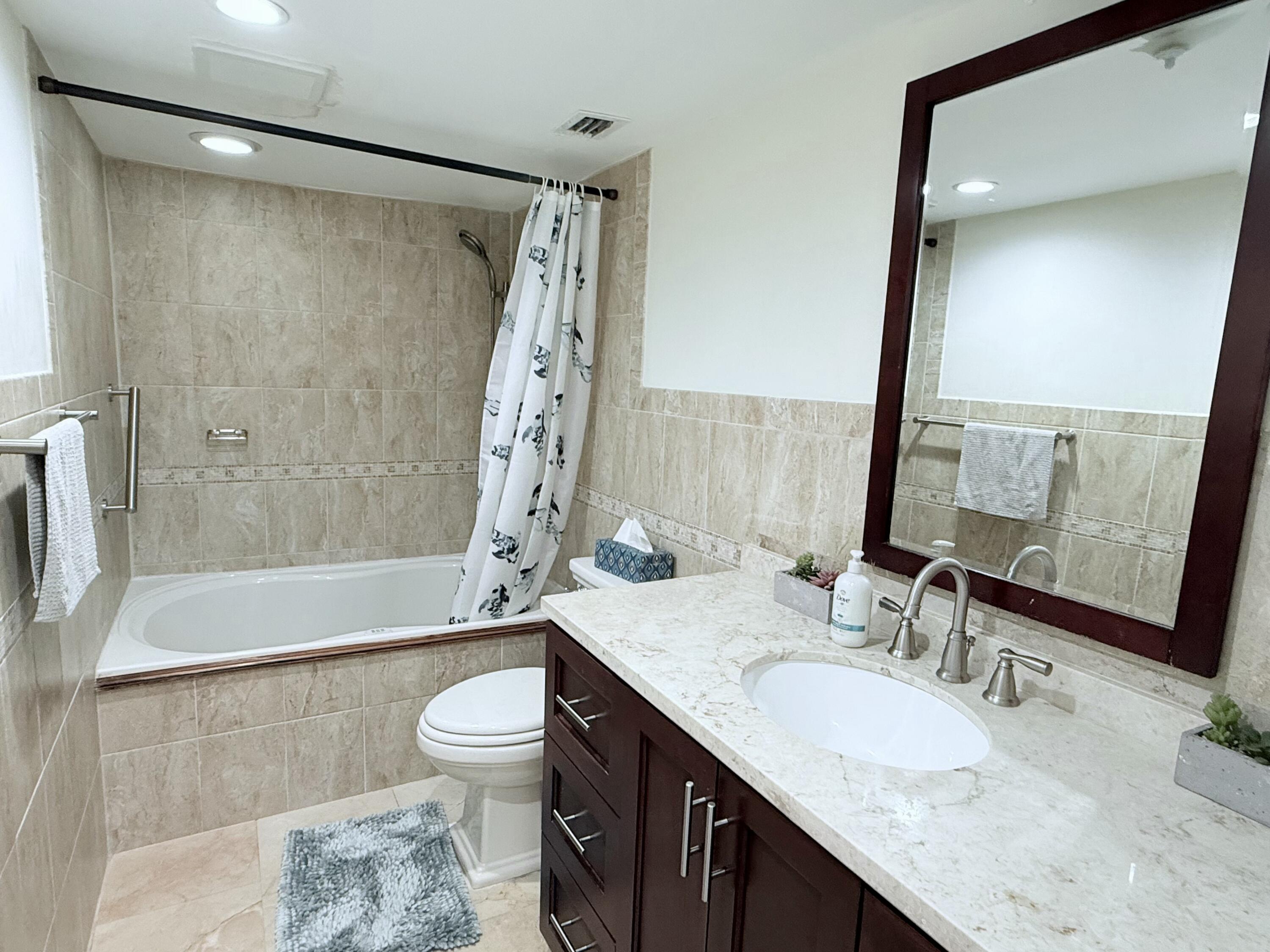 2851 South Ocean Boulevard, Unit 1A Boca Raton, FL 33432 - Photo 22 of 52 Guest Bath