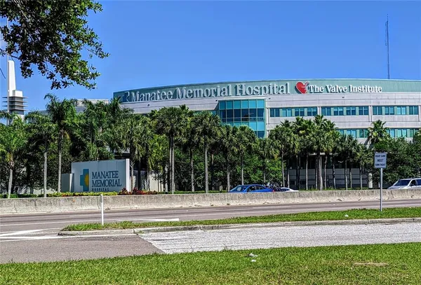 a view of a apartment building