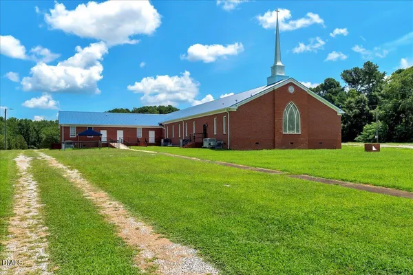 a view of house with garden