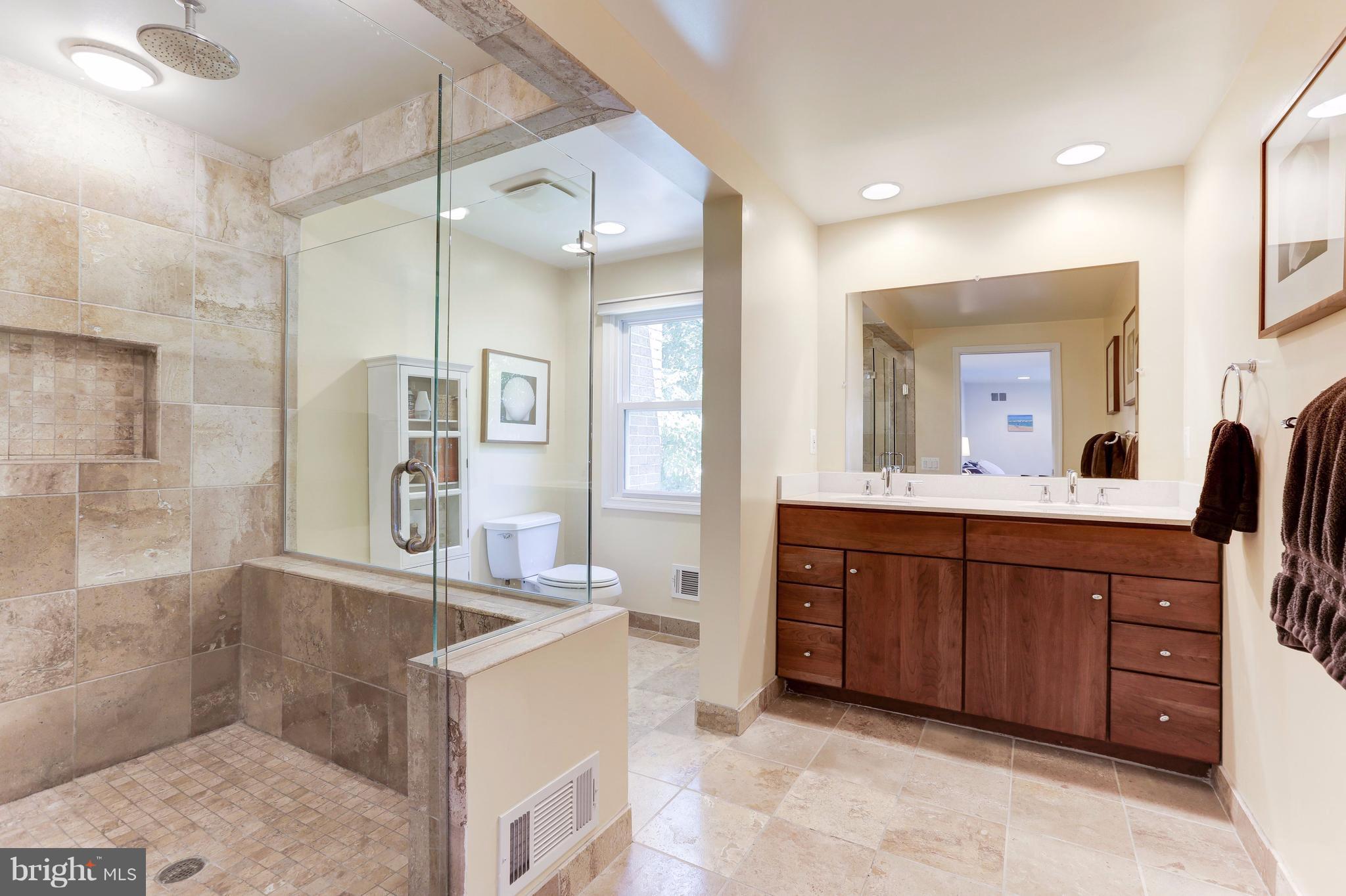 8811 Bells Mill Road Potomac, MD 20854 - Photo 13 of 24 Owner's Bath