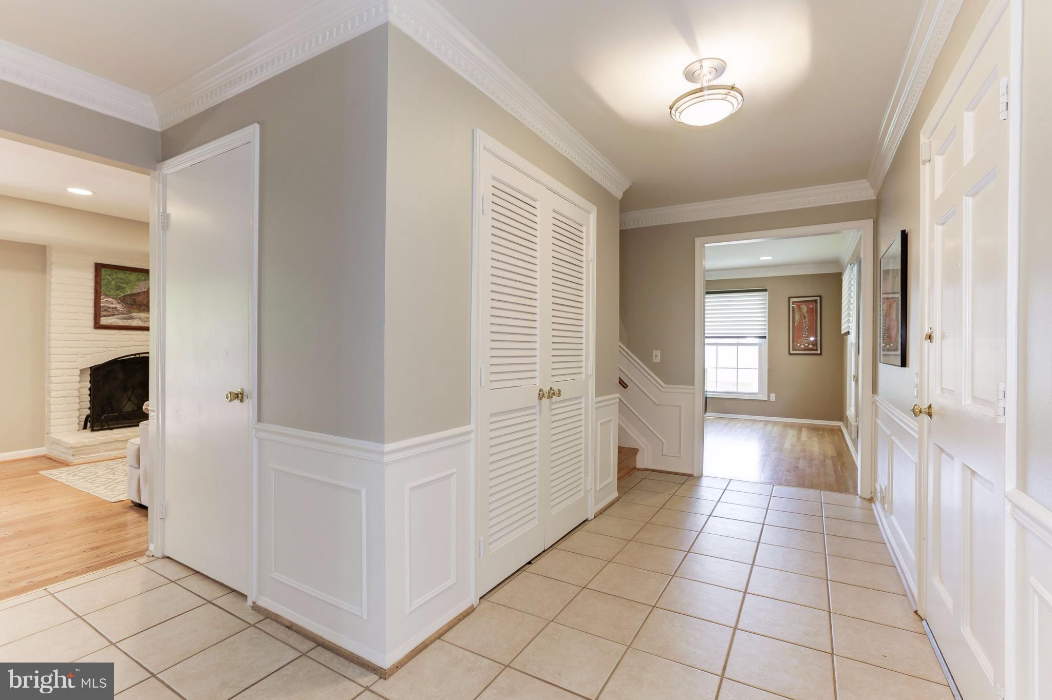 8811 Bells Mill Road Potomac, MD 20854 - Photo 3 of 24 Foyer
