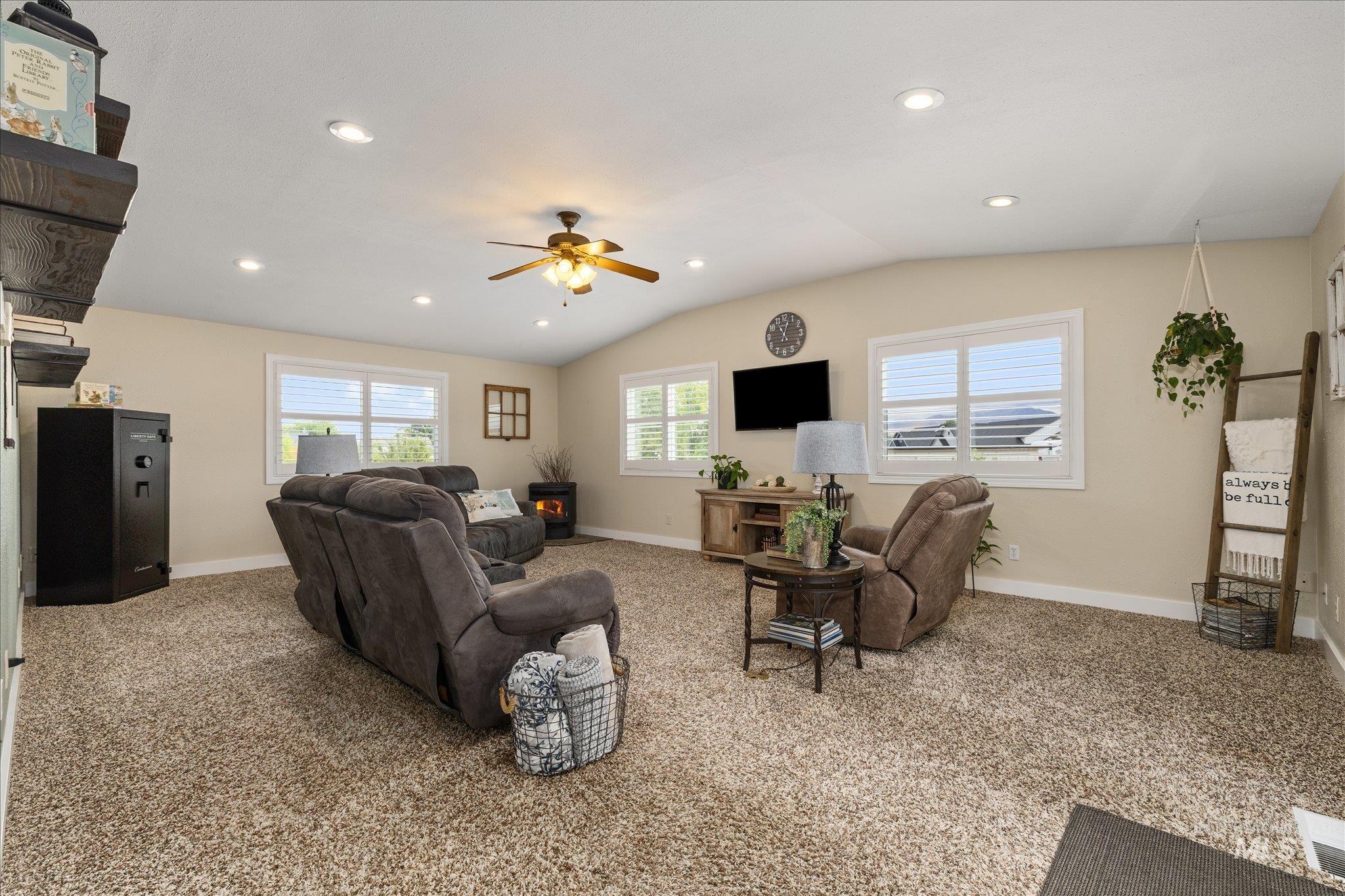 1140 Edgemont Road Emmett, ID 83617 - Photo 10 of 50 Spacious living area featuring vaulted ceilings, recessed lighting, and a ceiling fan
