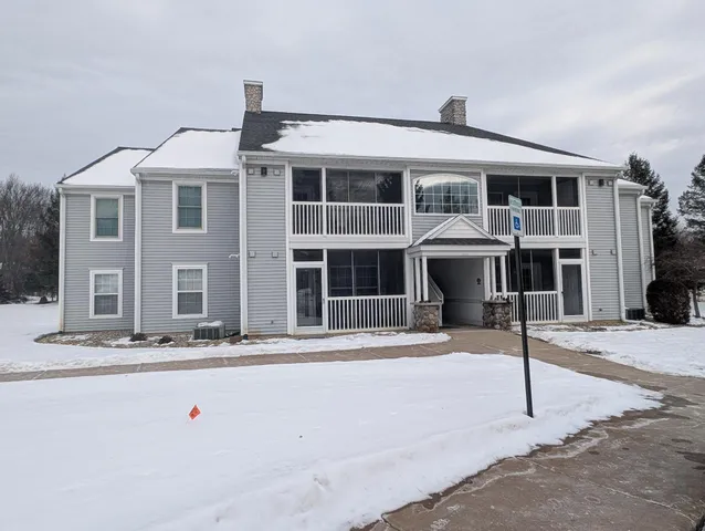 $199,500 | 712 West Barrington Circle, Jackson, MI 49203