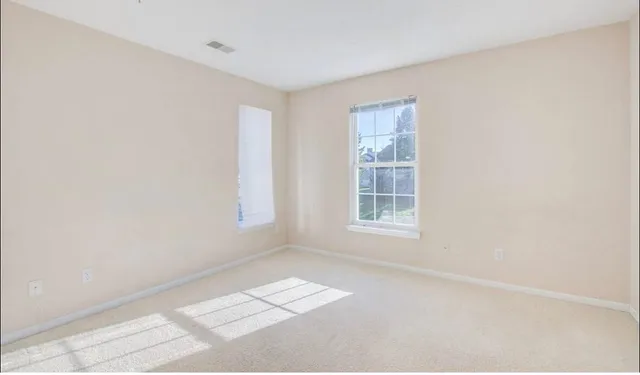 $199,500 | 712 West Barrington Circle, Jackson, MI 49203