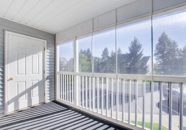 $199,500 | 712 West Barrington Circle, Jackson, MI 49203