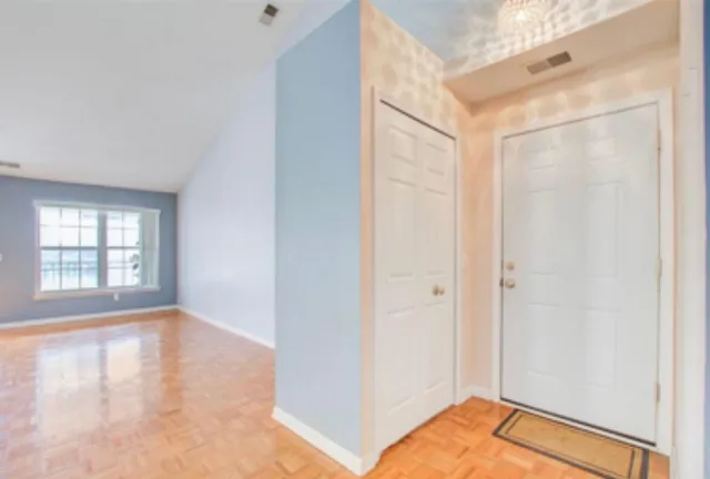 $199,500 | 712 West Barrington Circle, Jackson, MI 49203