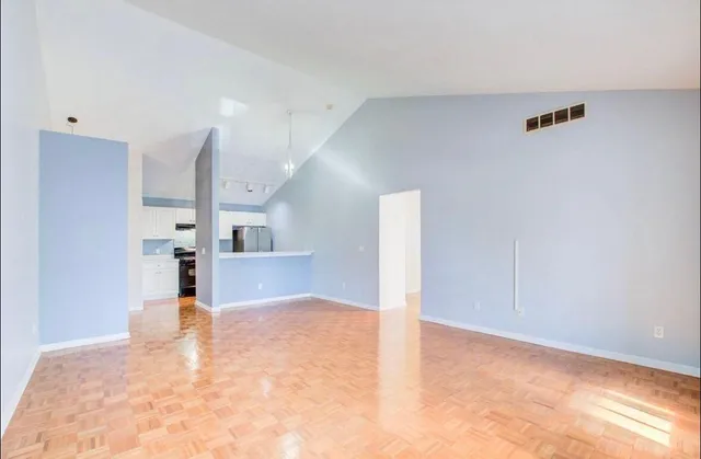 $199,500 | 712 West Barrington Circle, Jackson, MI 49203