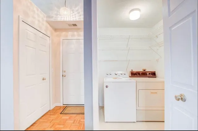 $199,500 | 712 West Barrington Circle, Jackson, MI 49203