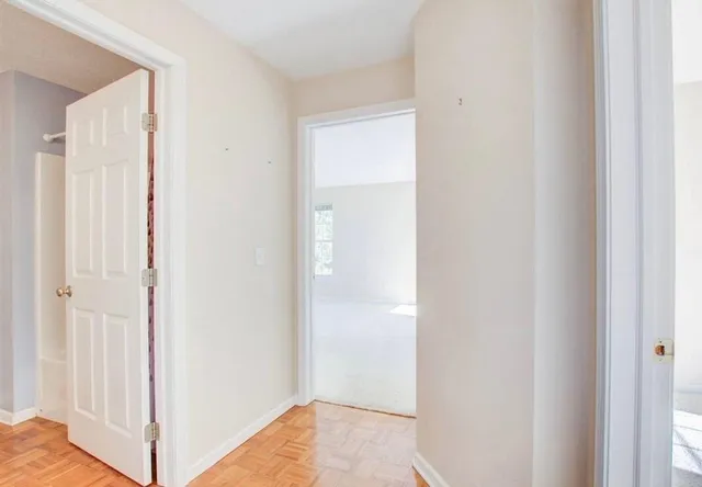 $199,500 | 712 West Barrington Circle, Jackson, MI 49203