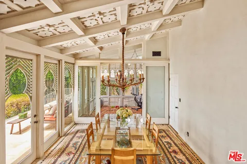 $28,500,000 | 28980 Cliffside Drive, Malibu, CA 90265