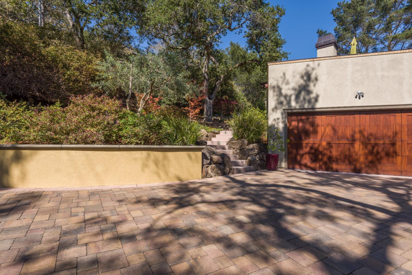 20 Ridgeway Road Hillsborough, CA 94010 - Photo 31 of 31 a view of a outdoor space
