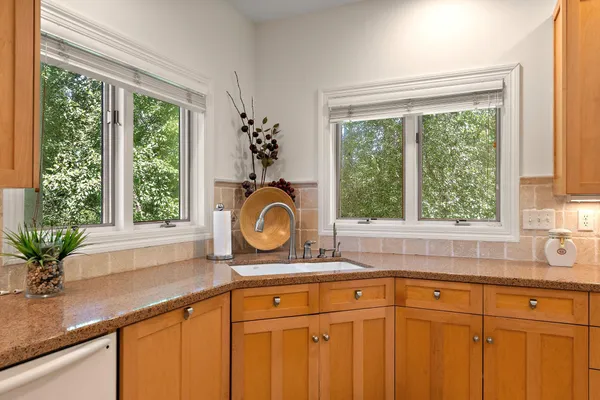 $1,990,000 | 2935 Minnehaha Curve, Minnetonka, MN 55391