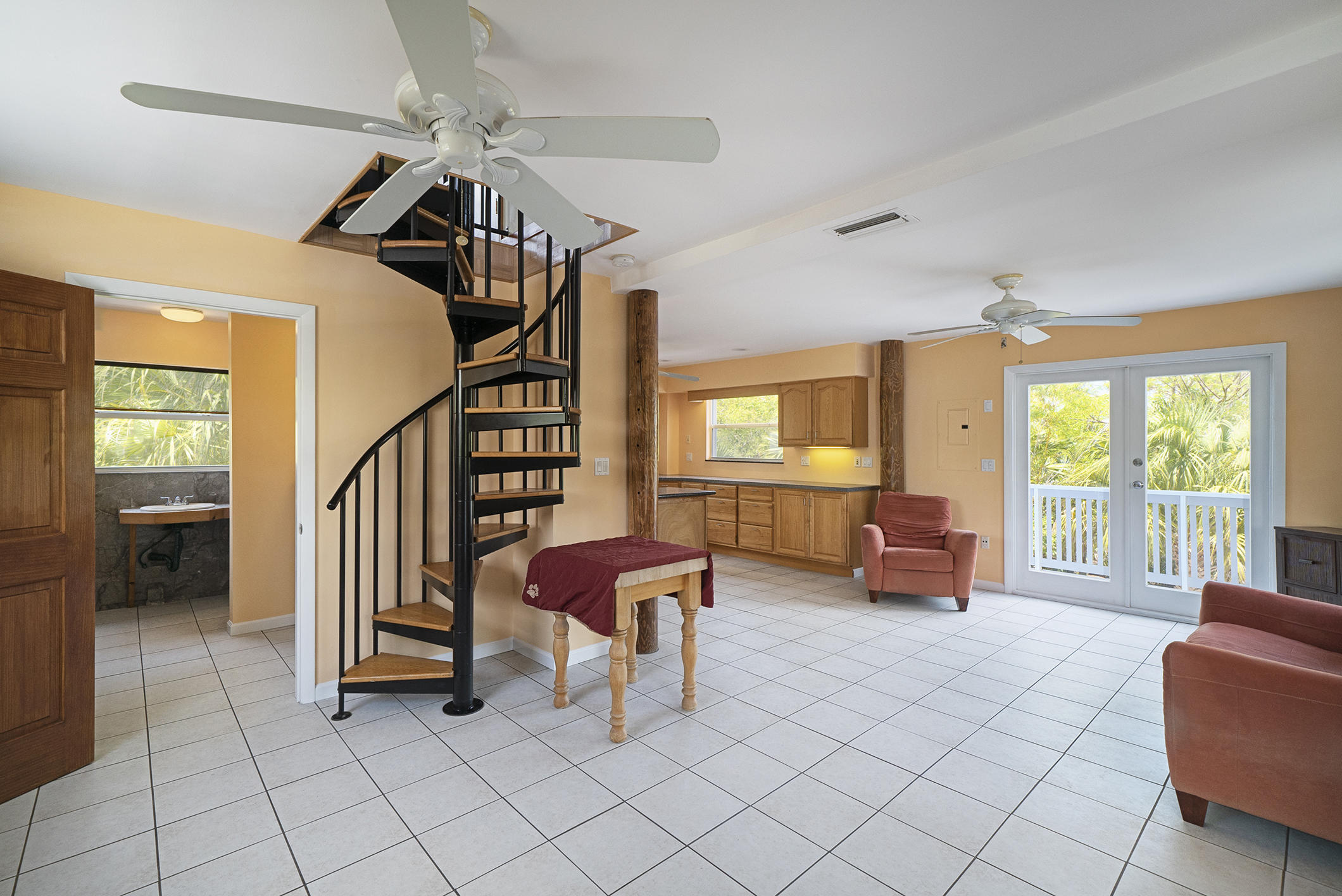 21850 Valencia Road Cudjoe, FL 33042 - Photo 4 of 34 Living Room
